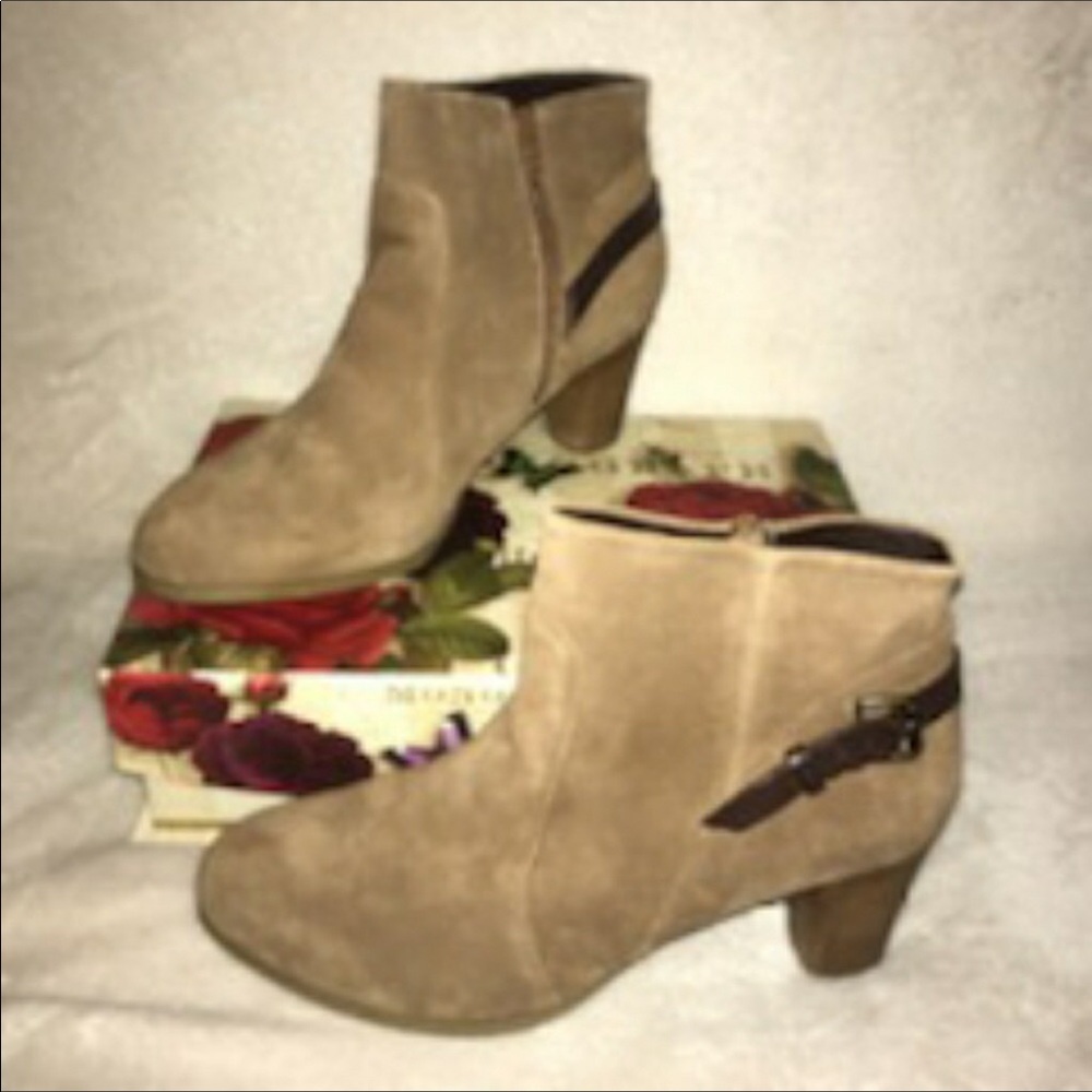 NWOT BASS ANKLE WEDGE BOOTS NEVER WORN - Picture 2 of 6